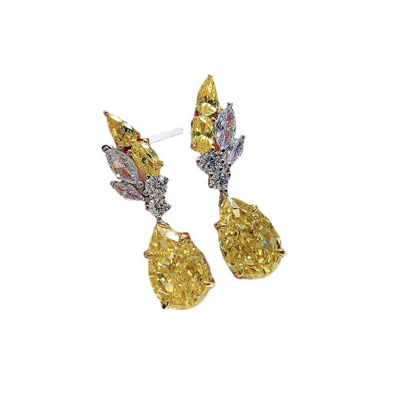 Pear-shaped Yellow Diamond Earrings