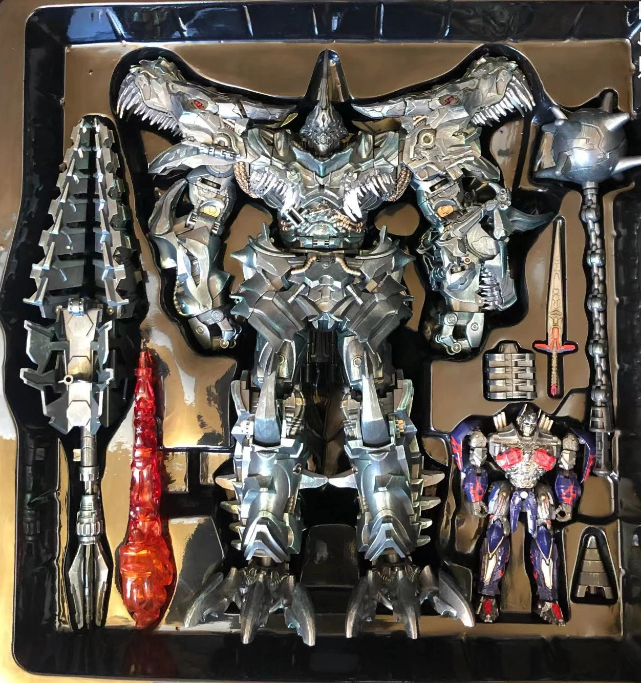 WJ Transformation Grimlock SS07 Dinosaur Enlarged
